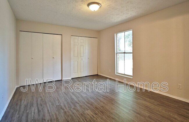 Building Photo - 7201 Arlington Expy