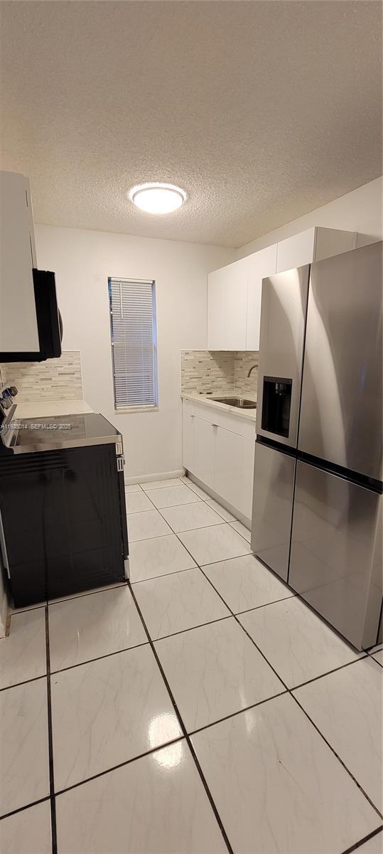 Building Photo - 4621 SW 33rd Ave