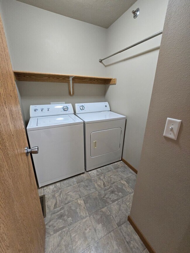 Building Photo - Beautiful Condo!!!