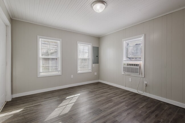 Building Photo - 245 Evansdale Ave