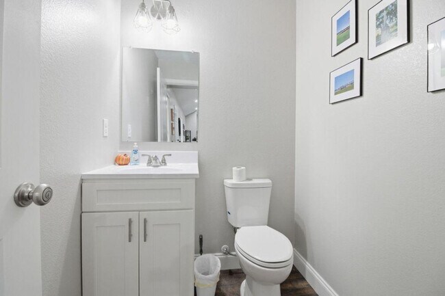 Building Photo - 810 Carson St