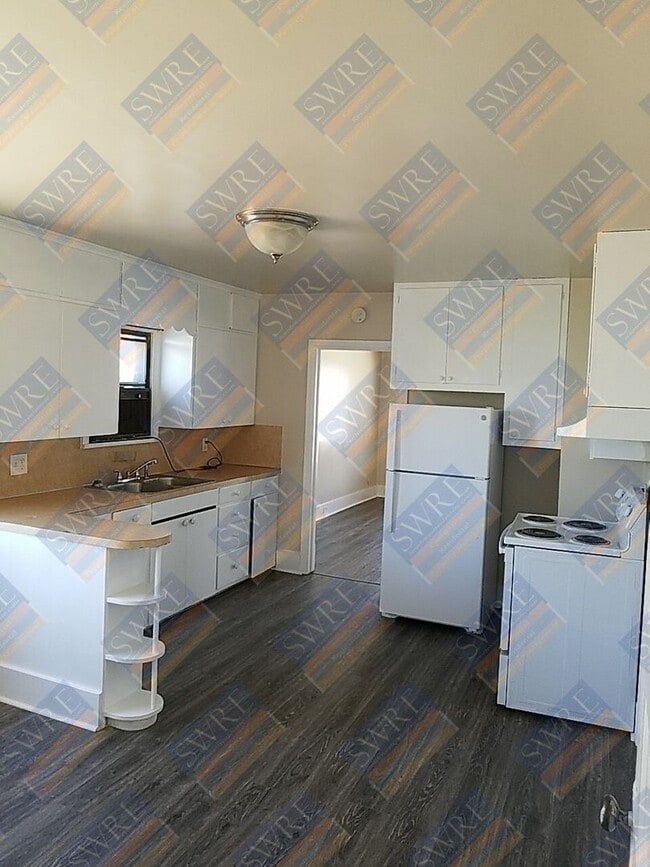 Building Photo - 320 I St