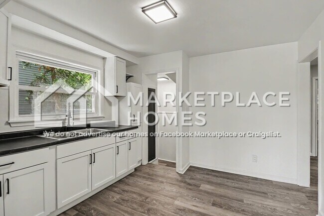 Building Photo - 18431 Teppert St