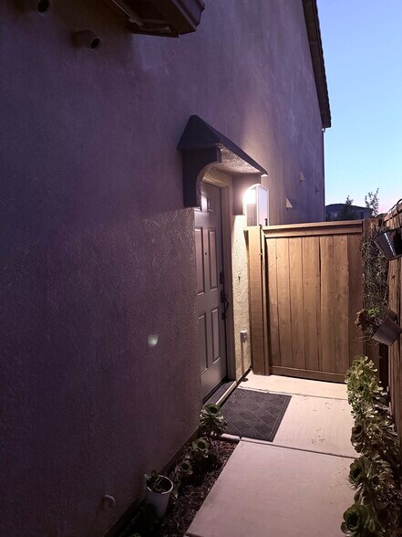 Building Photo - 2056 Ballet Way