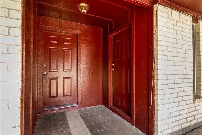 Building Photo - 8630 Valley S Dr