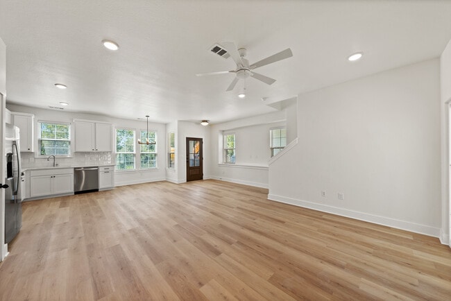 Building Photo - 602 Mercado St