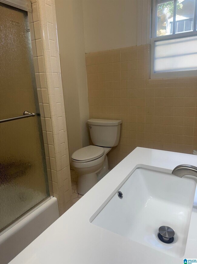 Building Photo - 3904 8th Ct S