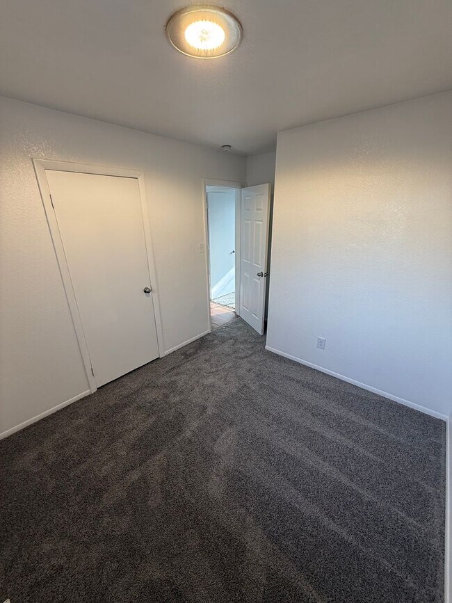 Building Photo - Lansing27