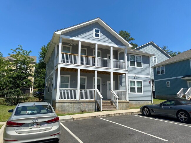 Building Photo - Now Leasing! Spacious 6-Bedroom, 6.5-Bathroom student house just minutes from campus. Only $650/m...