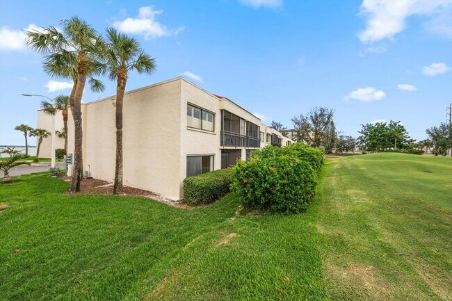 Building Photo - 5532 Del Sol Blvd