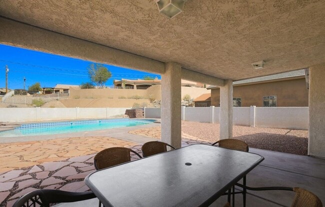 Building Photo - 3 Bedroom - 2 Bath Pool Home