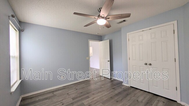 Building Photo - 2466 Redoubt Ave