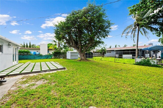 Building Photo - 8560 SW 126th Terrace