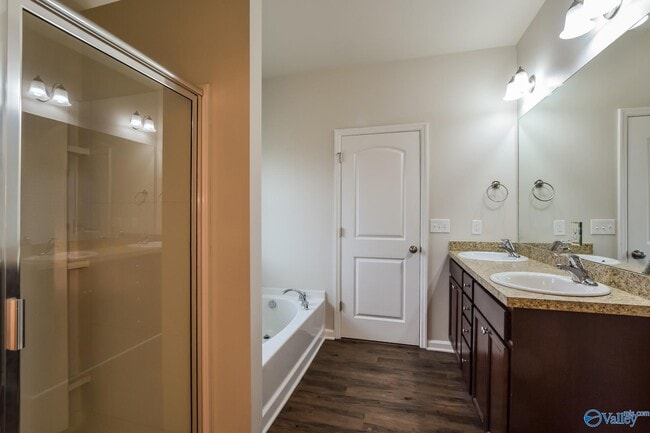 Building Photo - 124 Clydesdale Ln