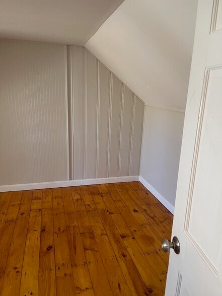 Building Photo - 14 Surry Park Rd
