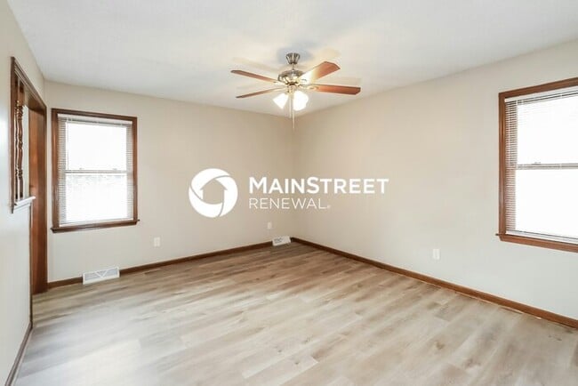 Building Photo - 3 Bedroom Pet-Friendly Home in Independence, MO with Main Street Renewal