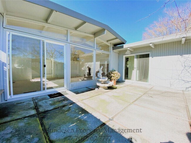 Building Photo - 1303 Hexem Ave