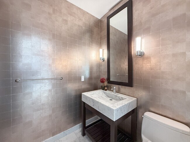 Building Photo - 1 Franklin St