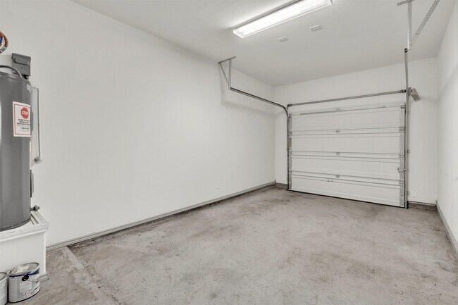 Building Photo - 204 Welland Dr
