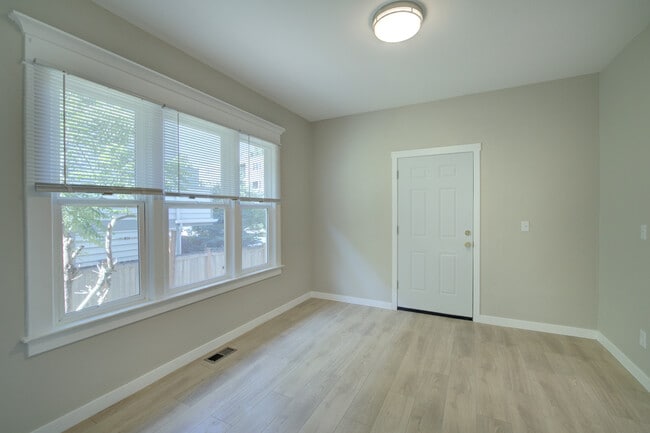 Building Photo - 5232 Brooklyn Ave NE