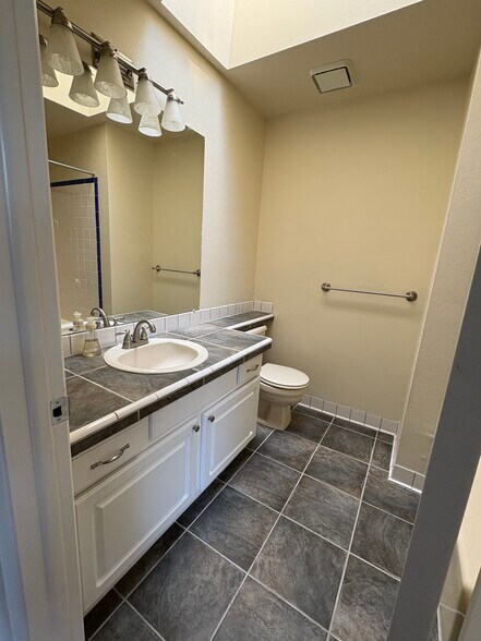 Primary Bedroom Full Bath - 4639 Burgundy Ln
