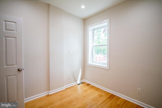 Building Photo - 2428 Sharswood St