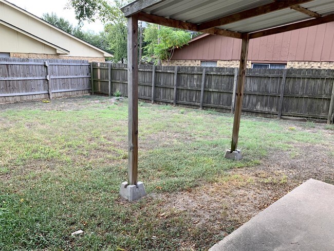 Building Photo - 1612 Mossglenn Cir