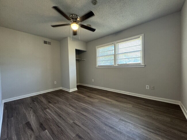 Building Photo - Cute, updated 3 bedroom!