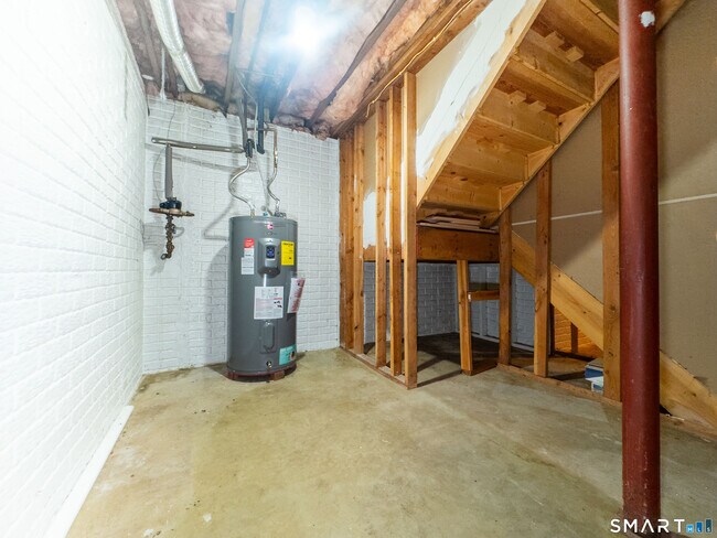 Building Photo - 19 Twin Oaks