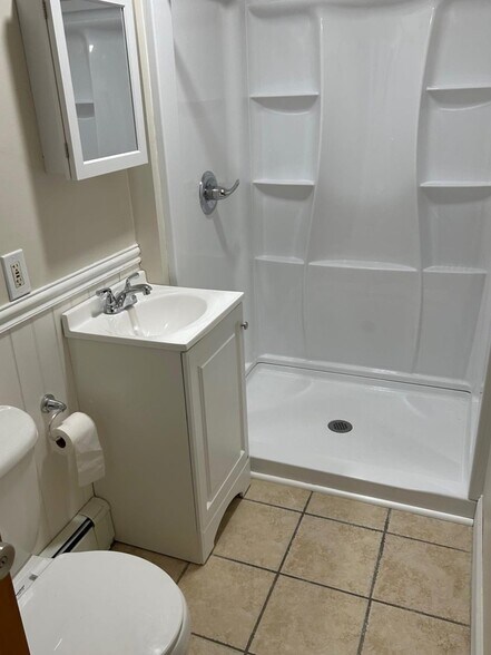 Building Photo - 578 Main St