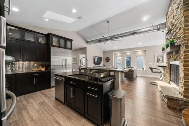 Building Photo - 484 E Kossuth St