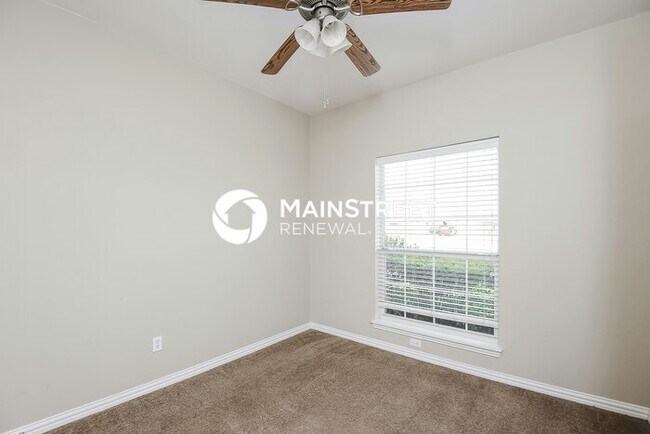 Building Photo - 3 Bedroom Pet-Friendly Home in Crowley, TX with Main Street Renewal