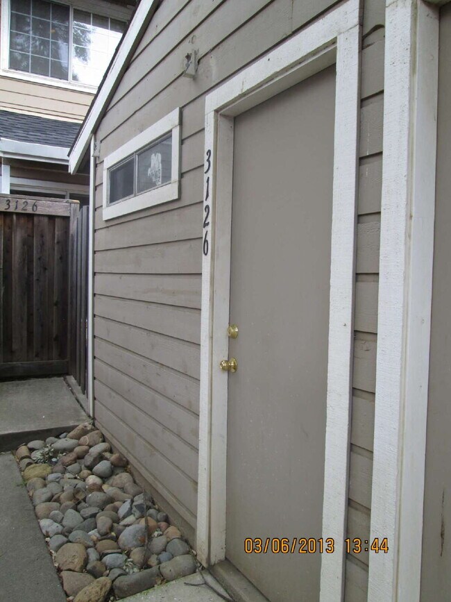 Building Photo - Desirable Stonegate-FALL RENTAL