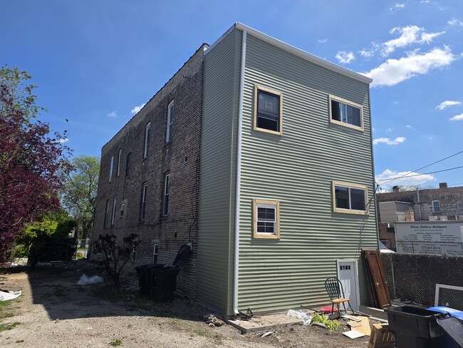 Building Photo - 3444 S Western Ave