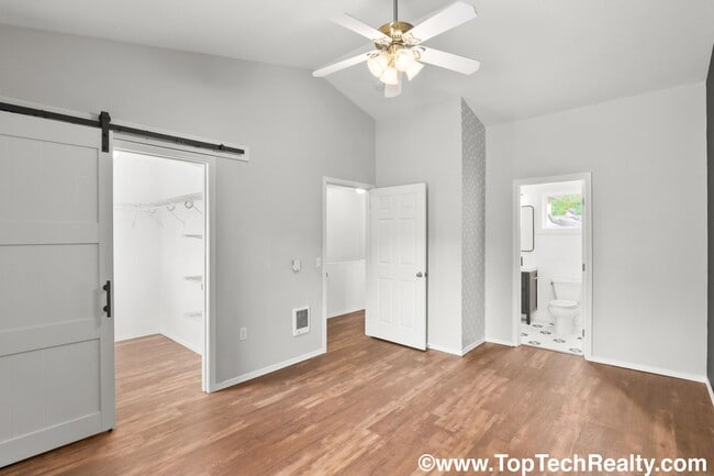 Building Photo - Charming 3 BD 2 BA Townhome Located in Hillsboro's Briarcreek Community | Recently Updated! | Mai...