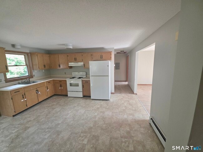 Building Photo - 14 Fairway Dr