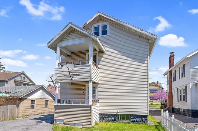 Building Photo - 965 Wadsworth St
