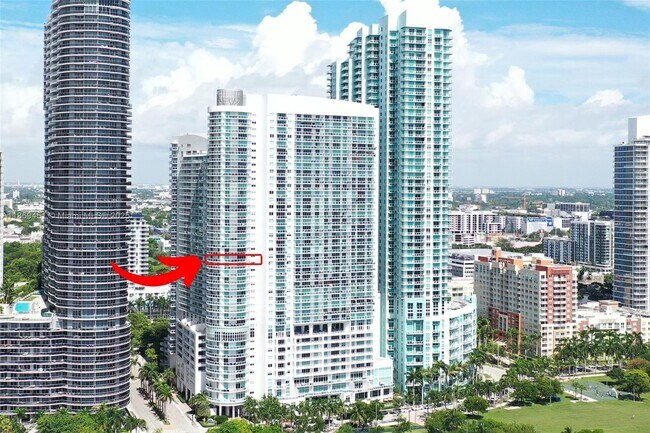 Building Photo - 1800 N Bayshore Dr