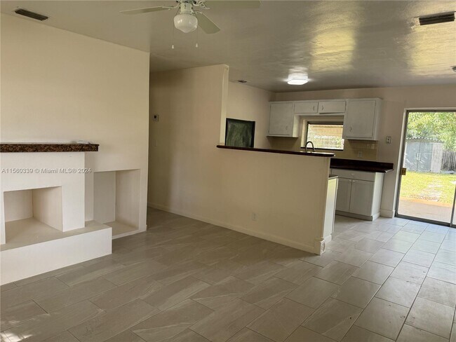 Building Photo - 6111 NW 43rd Ave