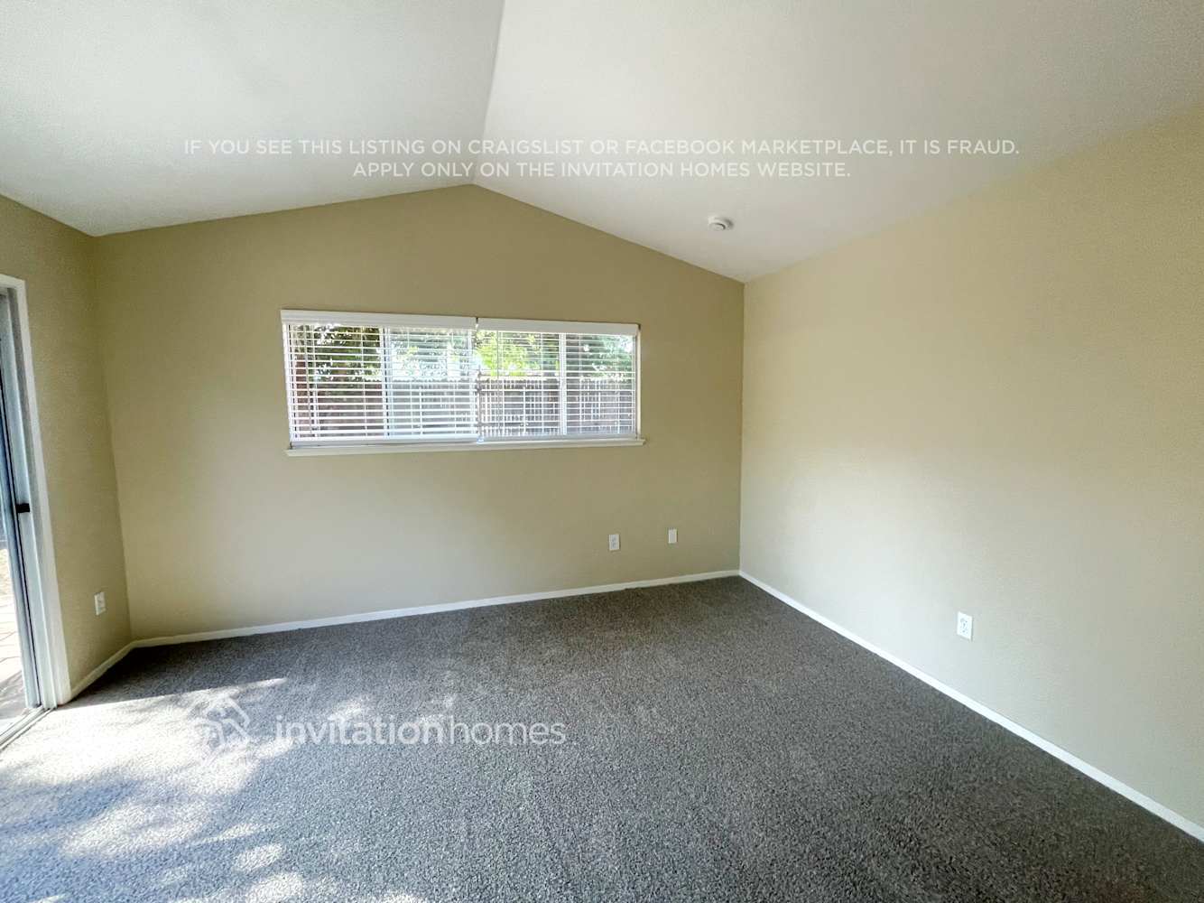 Building Photo - 303 Hampshire Ct