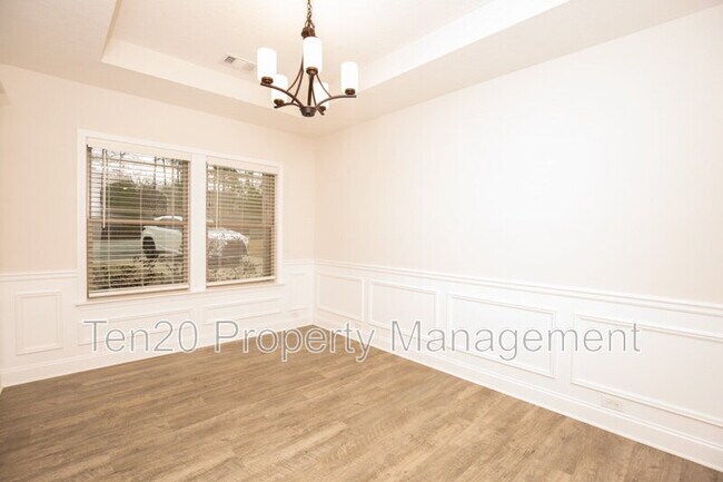 Building Photo - 9843 N Ivy Park Dr