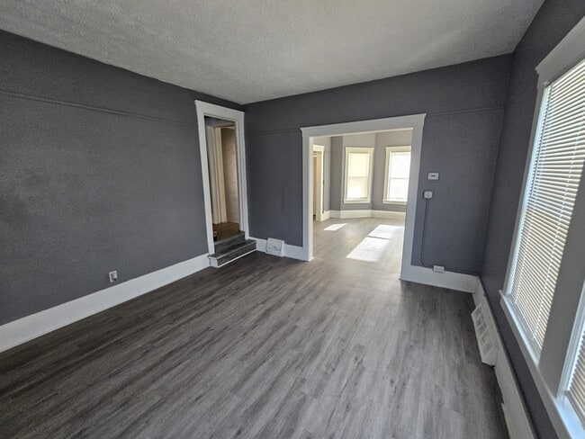 Building Photo - 2810 Woodbridge Ave