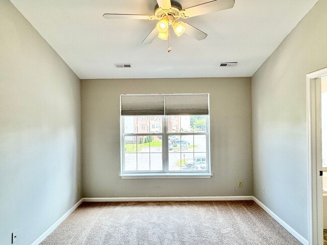 Building Photo - STAFFORD TOWNHOUSE - HANDY TO QUANTICO, SH...
