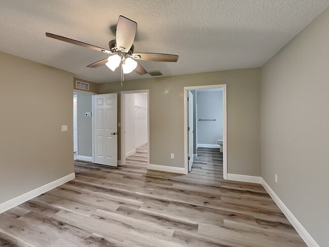 Building Photo - 238 W Ruska Pl