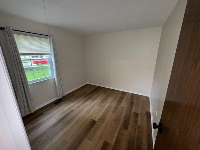 Building Photo - 1303 Lowland Ct