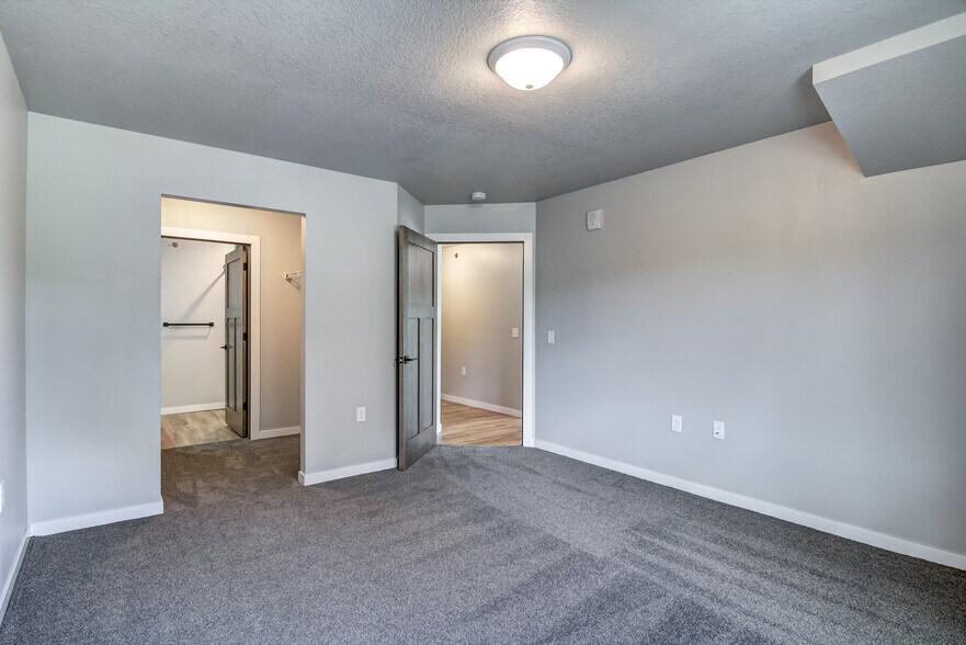 Building Photo - 4223 Jeffers Rd