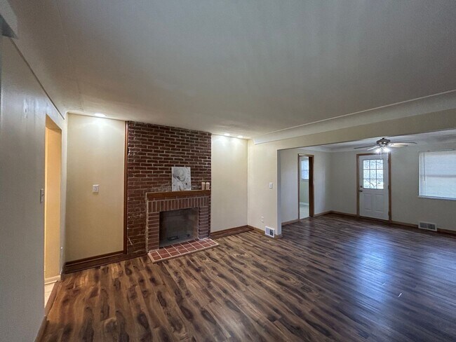 Building Photo - Brick Ranch for Rent in Highland  HTS close to the freeway