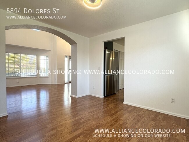Building Photo - 5894 Dolores St