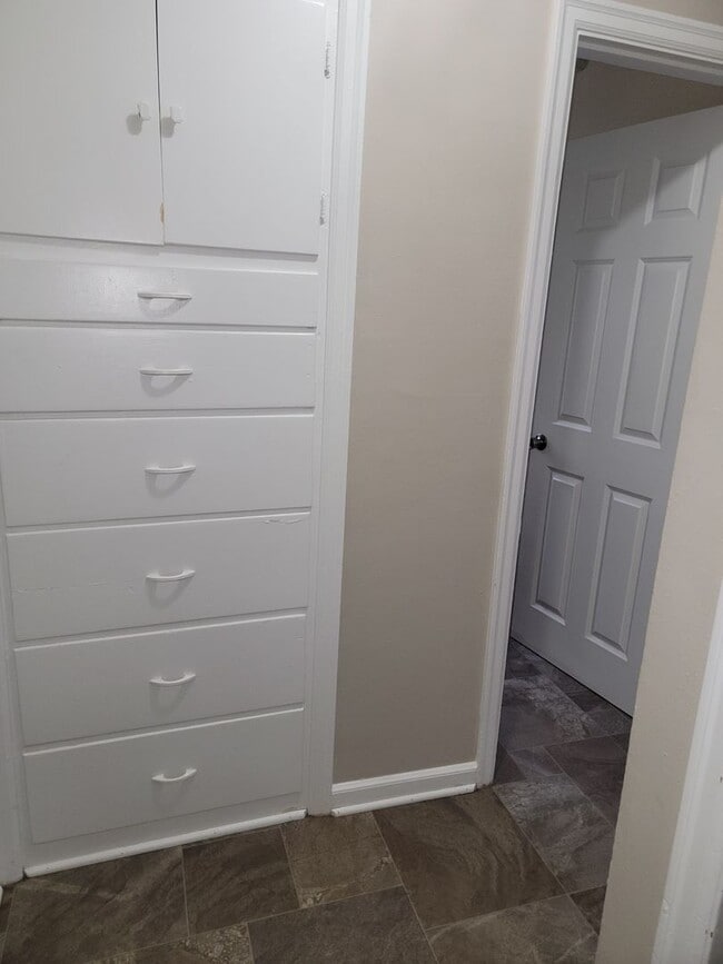 Building Photo - Charming, spacious Craftsman style Lakewood Home