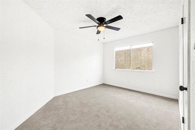 Building Photo - 8302 Country Wind Ln